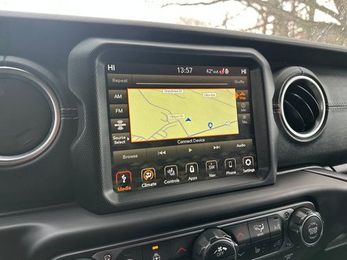 Used 2020 Jeep Gladiator Overland image 9