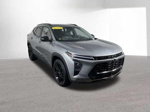 Used 2025 Chevrolet Trax ACTIV w/ Sunroof Package image 12