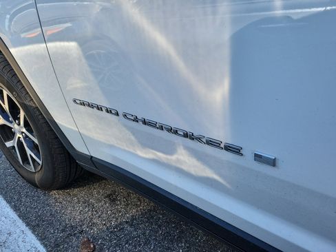 Used 2025 Jeep Grand Cherokee Limited w/ Luxury Tech Group II image 27