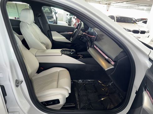Used 2026 BMW i5 eDrive40 RWD image 10