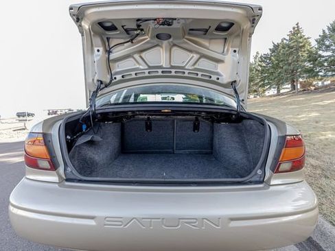 Used 2002 Saturn S-Series SL2 image 10