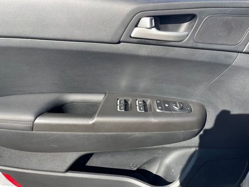 Used 2019 Kia Sportage LX w/ LX Popular Package image 9