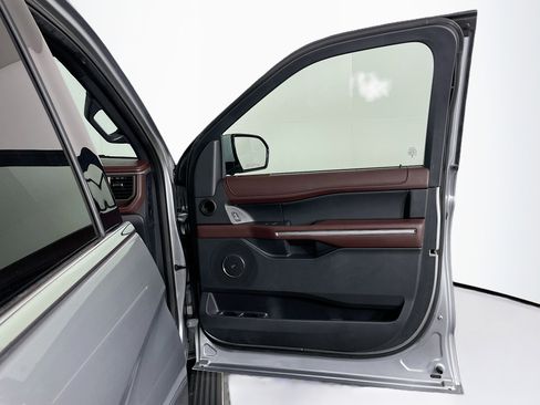 Used 2024 Ford Expedition Limited image 35