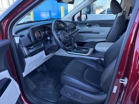 Used 2023 Kia Carnival LX image 20