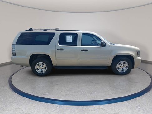 Used 2010 Chevrolet Suburban LS RWD image 4