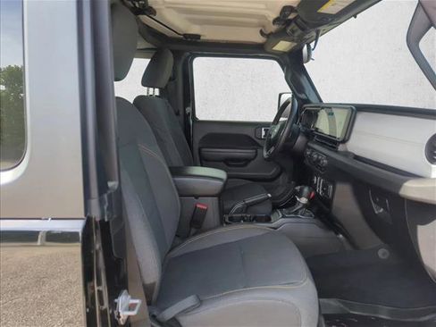 Used 2025 Jeep Wrangler Sport AWD/4WD image 18