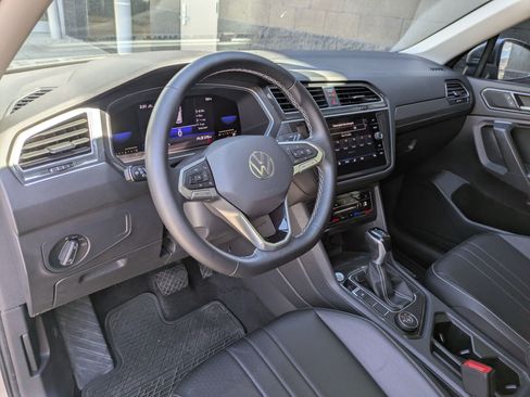 Used 2022 Volkswagen Tiguan SE AWD/4WD image 11