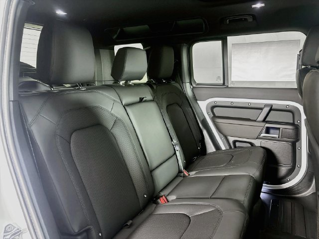 New 2026 Land Rover Defender 110 X-Dynamic SE AWD/4WD image 23