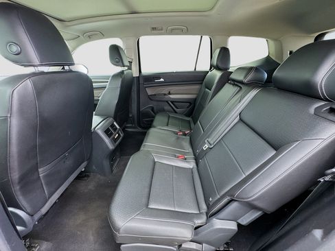 Used 2023 Volkswagen Atlas SE w/ Panoramic Sunroof Package FWD image 16