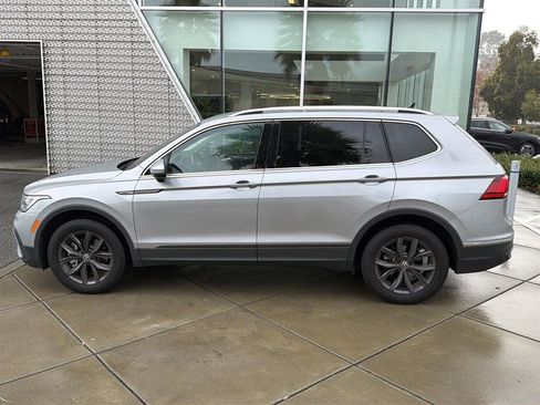 Used 2023 Volkswagen Tiguan SE image 9