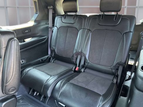 Used 2023 Jeep Grand Cherokee L Laredo AWD/4WD image 12