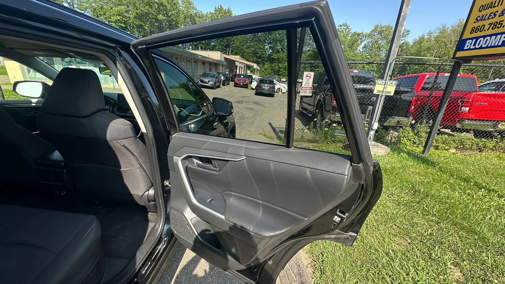 Used 2020 Toyota RAV4 LE AWD/4WD image 31