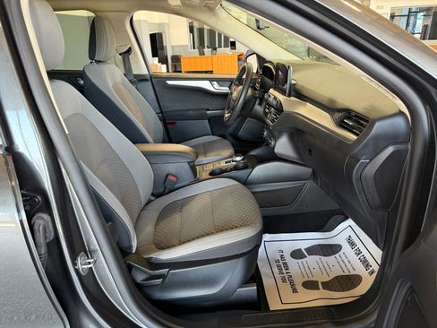 Used 2020 Ford Escape SE image 11