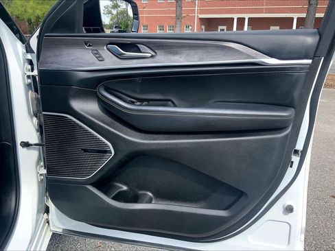 Used 2022 Jeep Grand Cherokee L Overland w/ Luxury Tech Group IV image 23