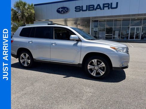 Used 2011 Toyota Highlander Limited w/ Tow Pkg FWD image 1