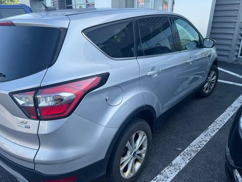 Used 2017 Ford Escape SE w/ SE Cold Weather Package AWD/4WD image 6
