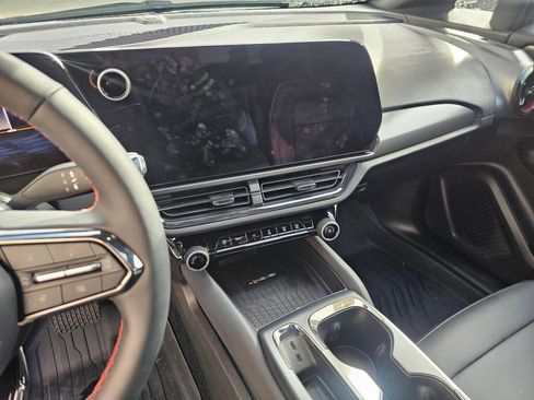 Used 2025 Chevrolet Equinox EV RS image 30