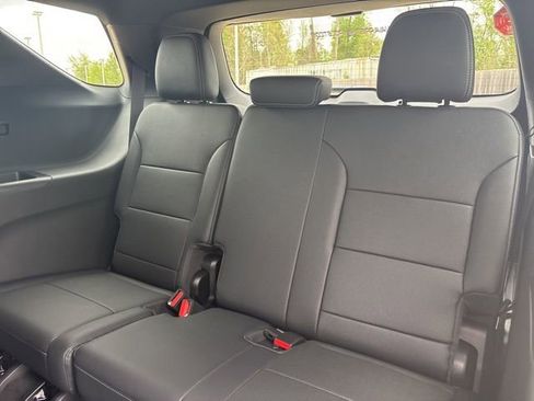 New 2026 Chevrolet Traverse LT image 12