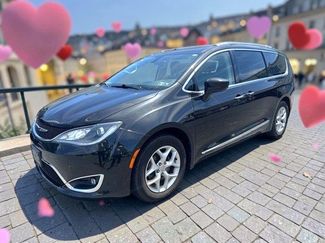Used 2018 Chrysler Pacifica Touring-L Plus w/ Tire & Wheel Group FWD video 1