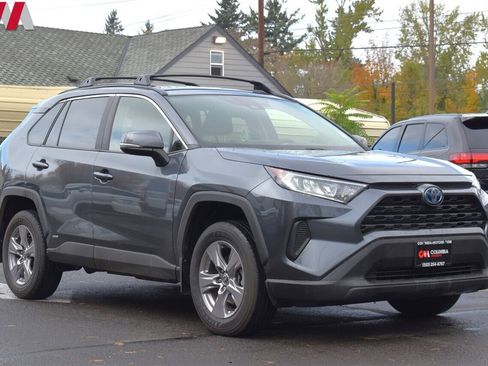 Used 2022 Toyota RAV4 LE image 1
