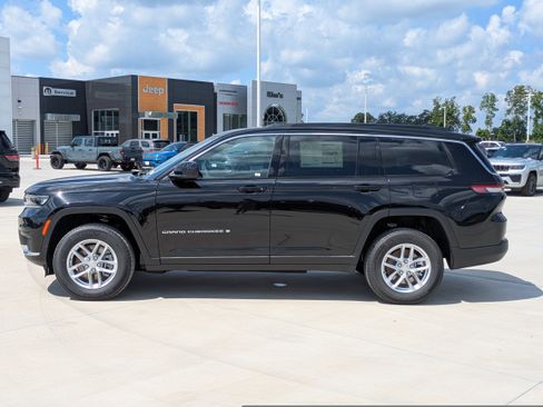 New 2026 Jeep Grand Cherokee L Laredo RWD image 2