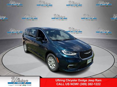 New 2025 Chrysler Pacifica Select