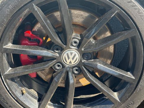 Used 2021 Volkswagen GTI SE FWD image 11