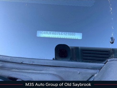 Used 2020 Jeep Grand Cherokee Laredo image 19