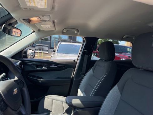 Used 2025 Chevrolet TrailBlazer LT image 11