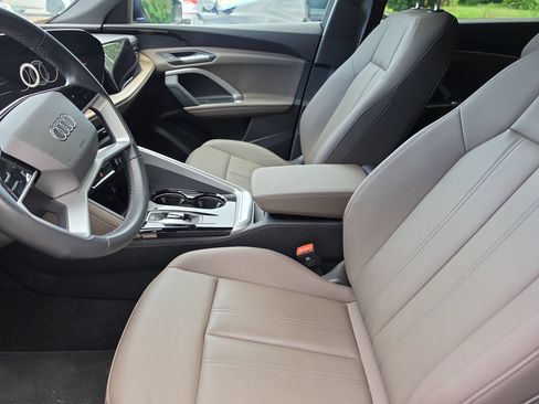Used 2025 Audi Q5 Premium w/ Convenience Package AWD/4WD image 9