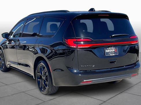 New 2026 Chrysler Pacifica Limited w/ S Appearance Package FWD image 12