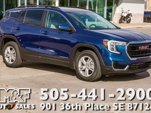 Used 2022 GMC Terrain SLE w/ Driver Convenience Package image 1