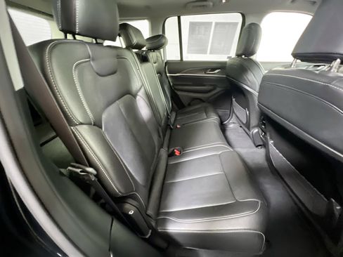 Used 2023 Jeep Grand Cherokee Limited AWD/4WD image 27