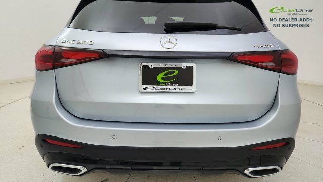 Used 2025 Mercedes-Benz GLC 300 4MATIC image 25
