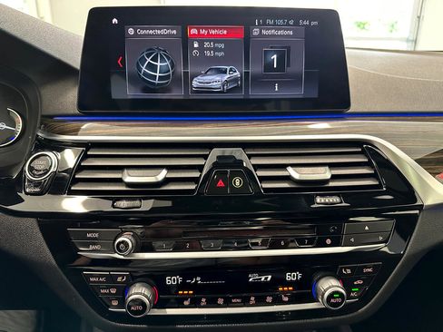 Used 2019 BMW 530i w/ Convenience Package image 38