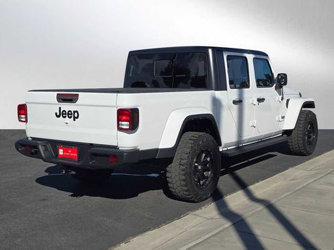 Used 2021 Jeep Gladiator Sport image 3
