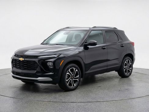 Used 2025 Chevrolet TrailBlazer LT w/ Driver Confidence Package AWD/4WD image 3