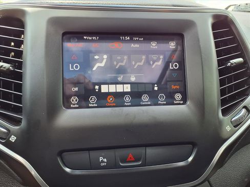 Used 2020 Jeep Cherokee Latitude Plus w/ Cold Weather Group image 9