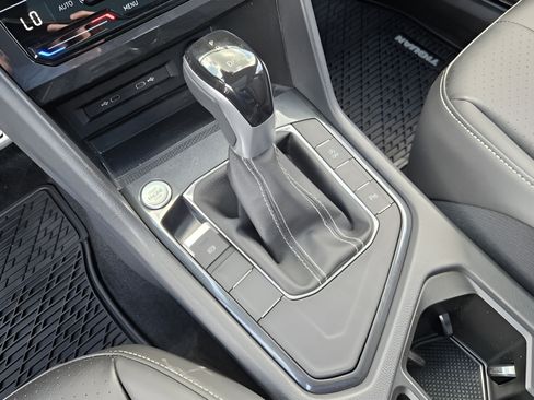Used 2023 Volkswagen Tiguan SE R-Line FWD image 26