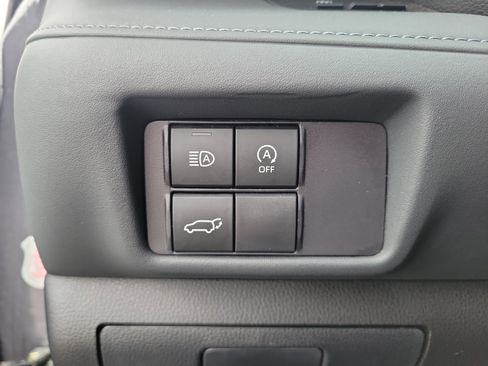 Used 2024 Toyota Highlander LE image 21