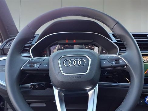 New 2025 Audi Q3 2.0T Premium image 12
