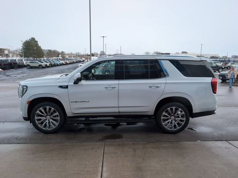 Used 2021 GMC Yukon Denali w/ Denali Premium Package image 5