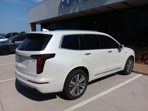 Used 2020 Cadillac XT6 Premium Luxury FWD image 3