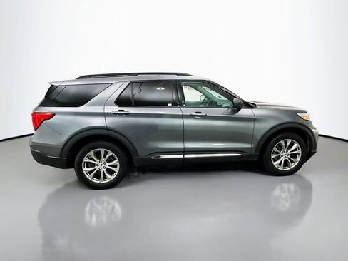 Used 2022 Ford Explorer XLT w/ Equipment Group 202A image 8