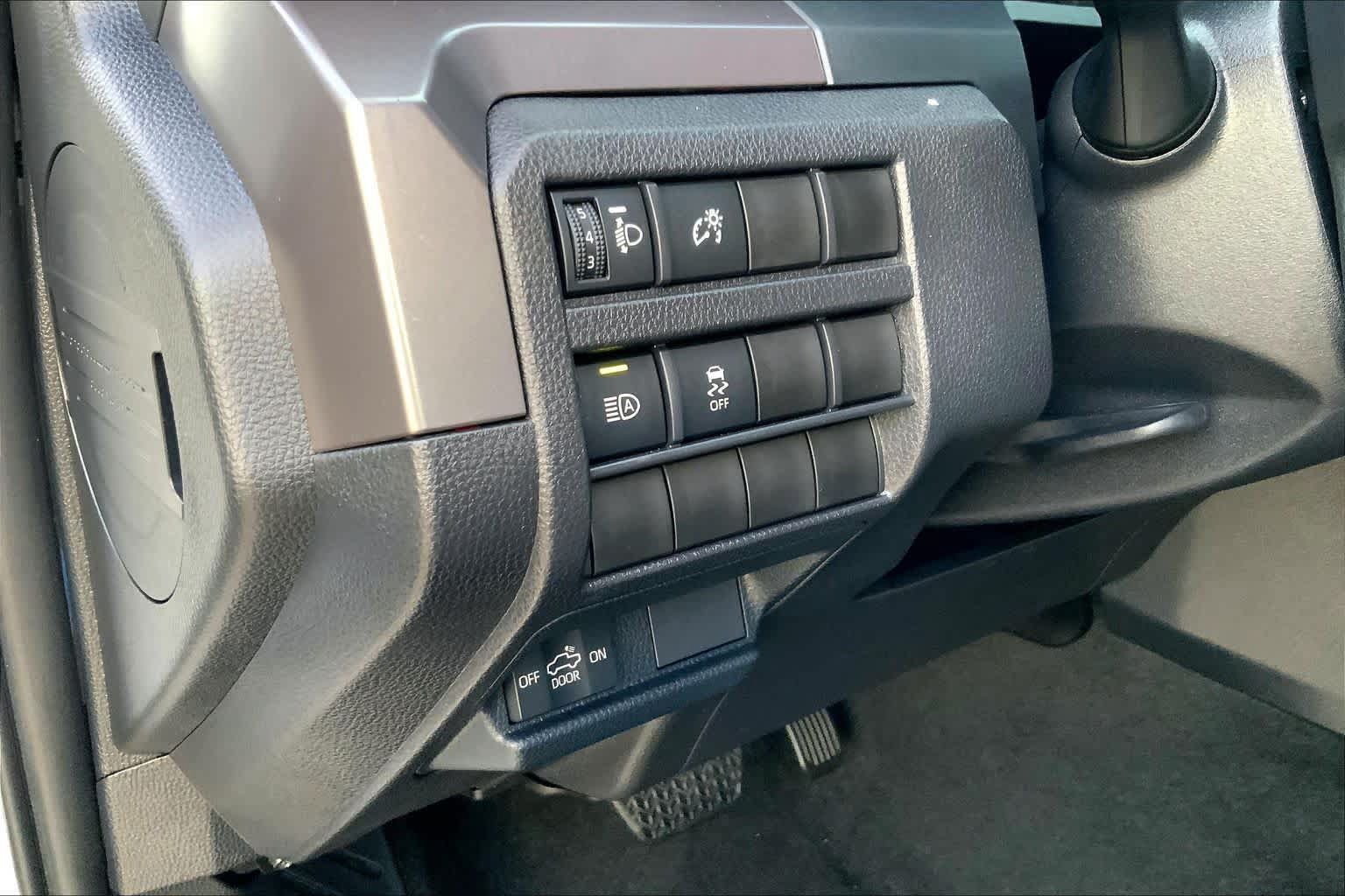 Certified 2026 Toyota Tacoma SR5 AWD/4WD image 33