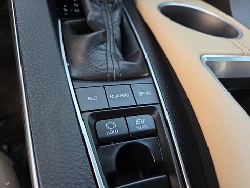 Used 2019 Toyota Avalon Limited FWD image 25
