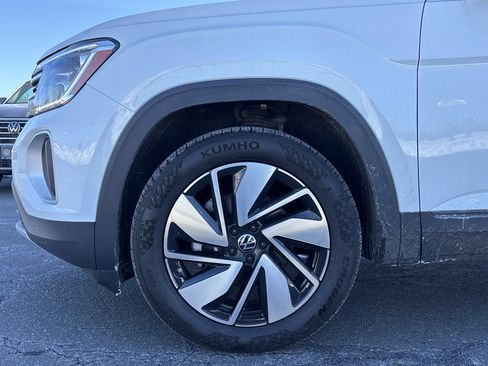Certified 2025 Volkswagen Atlas SE image 12
