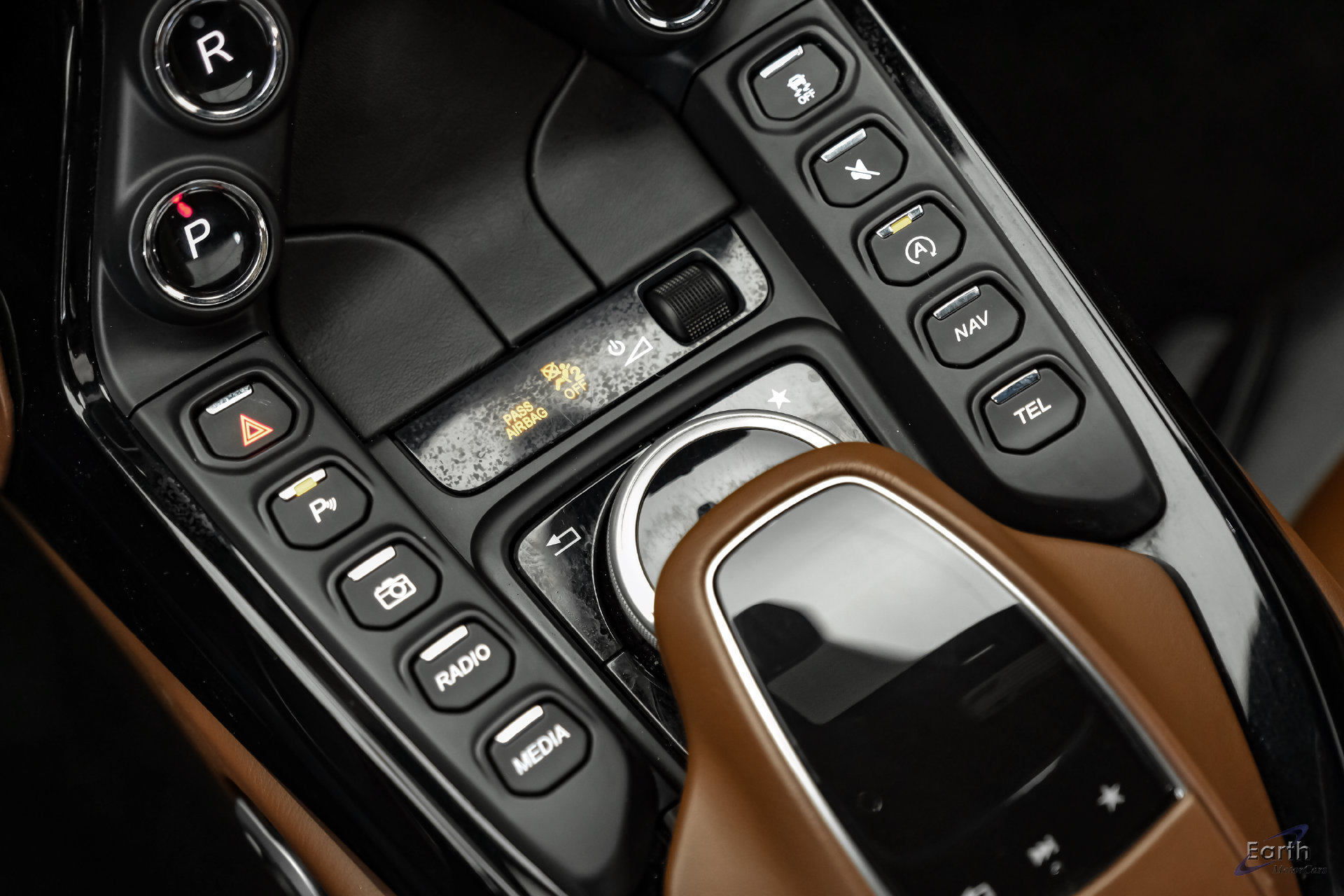 Used 2020 Aston Martin V8 Vantage Coupe RWD image 54