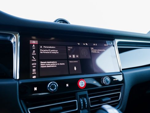 New 2026 Porsche Macan S image 18