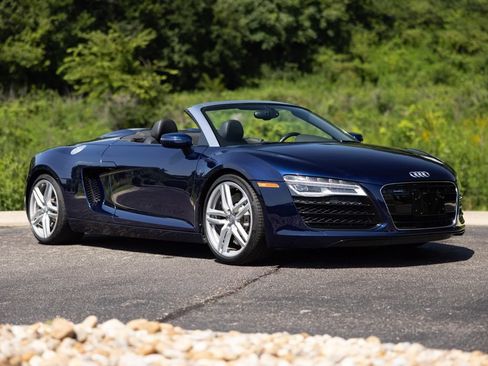 Used 2014 Audi R8 V8 w/ Convenience Package AWD/4WD image 9